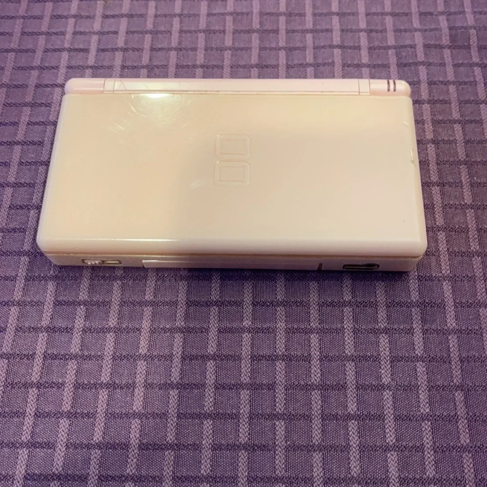Nintendo DS lite bundle pink console pen wall charger car charger carrying case